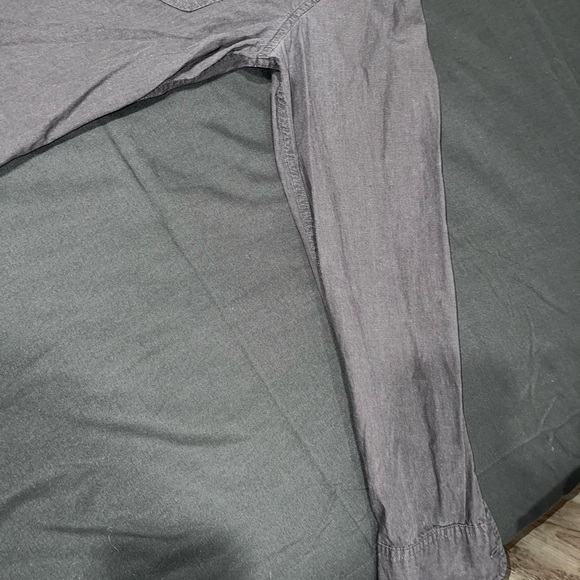 A small button down gray shirt - Picture 5 of 7